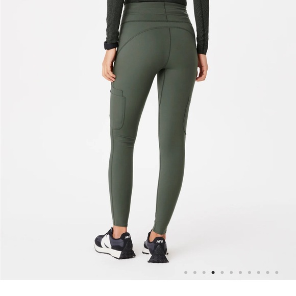 FIGS High Waisted Seville Scrub Legging in Moss - Picture 7 of 8